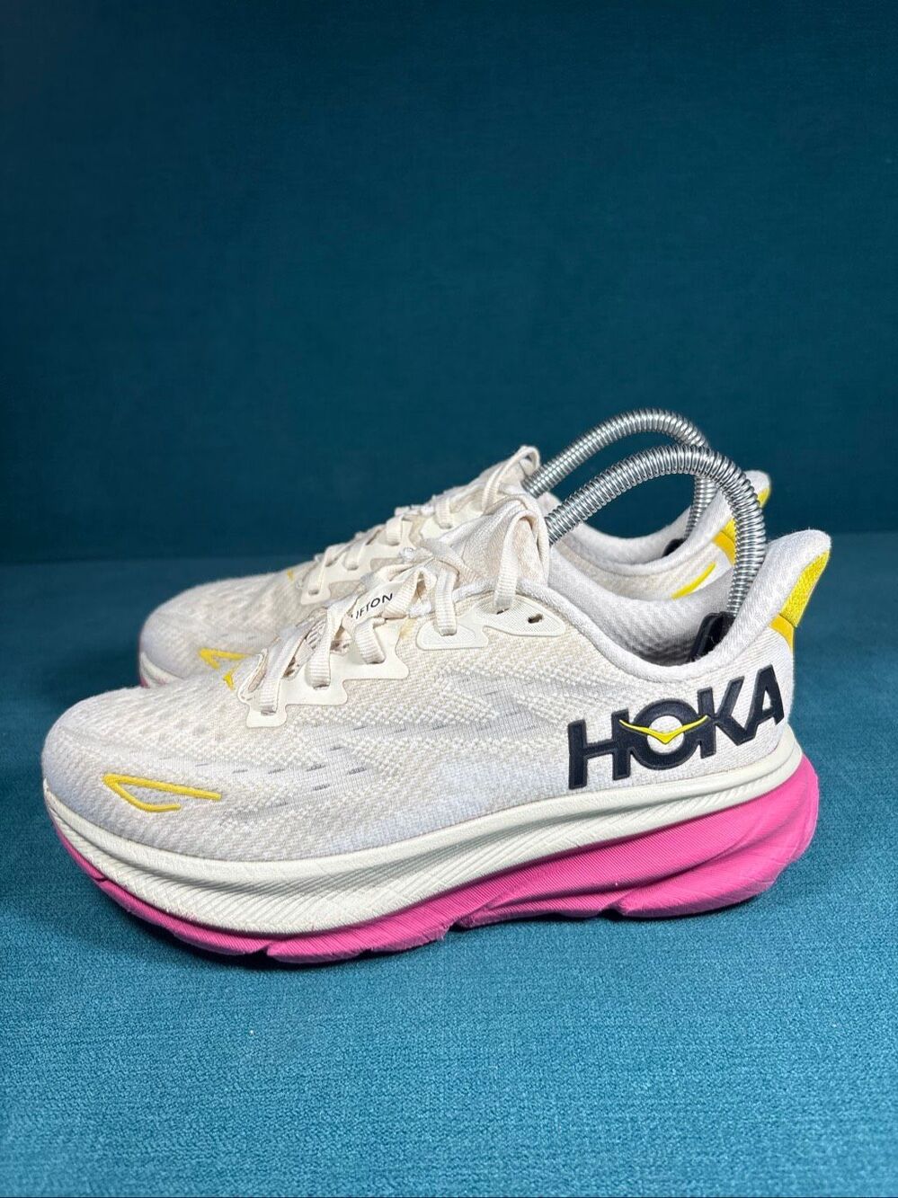 Hoka One One Clifton 9 Eggnog Passion Fruit Women's Size 6 Running Shoes 1127896